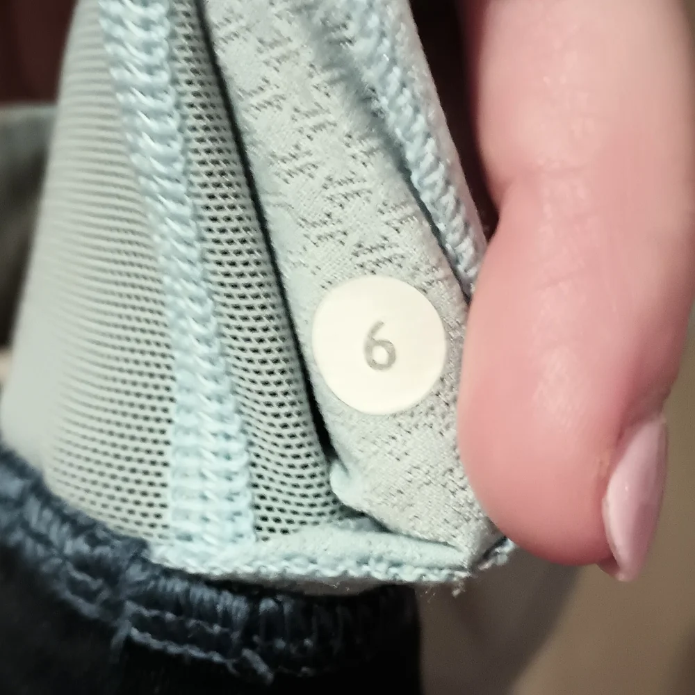 Lululemon - Picture 4 of 5